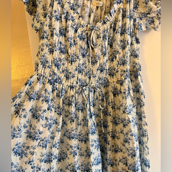 Doen Ashlynn Dress in Bleu Rosier Floral - Picture 4 of 7
